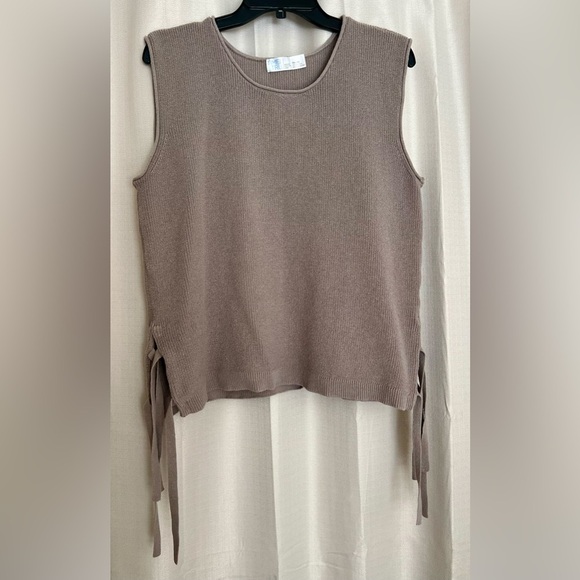 Time and Tru Taupe Sleeveless Knit Top w/ Side Ties – Size XXL (20) - Picture 2 of 6
